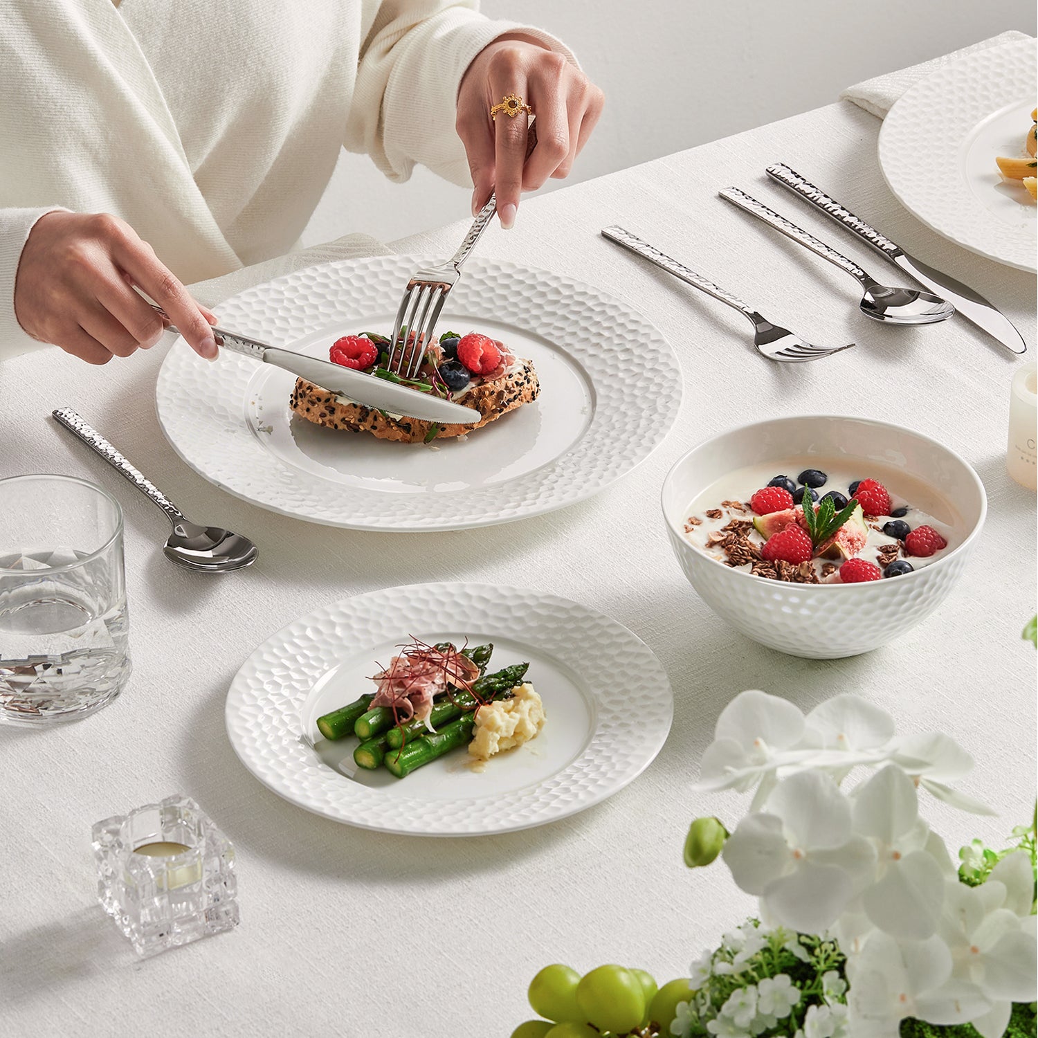 KINGSTONE Bone China Dinnerware Set, White Porcelain Tableware, Hammered Rim Plates and Bowls, Microwave and Dishwasher Safe, Elegant Dish Set for Wedding, Family & Restaurant